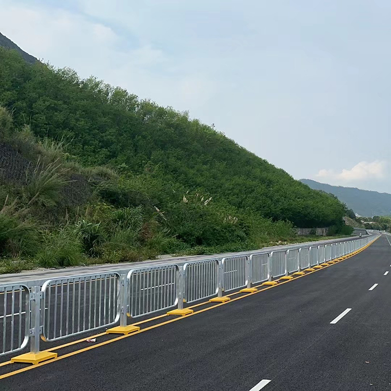 深圳道路港式护栏项目安装中
