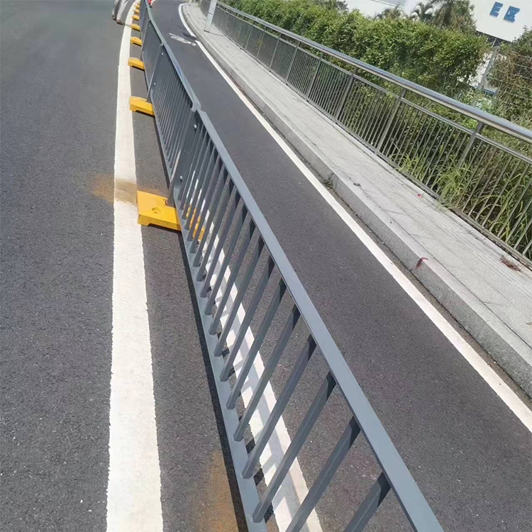 东莞道路隔离护栏护栏生产厂家可提供施工安装