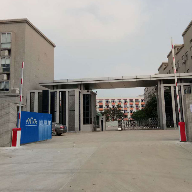 直杆停车场道闸安装在广州石滩镇上塘工业区 