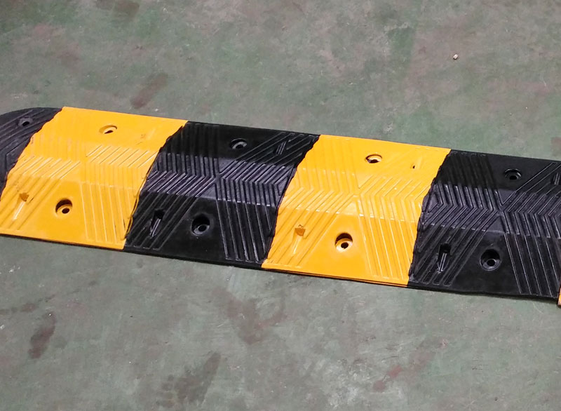 (XHA-LG-18)新款优质橡胶梯型减速坡橡胶减速带厂家批发